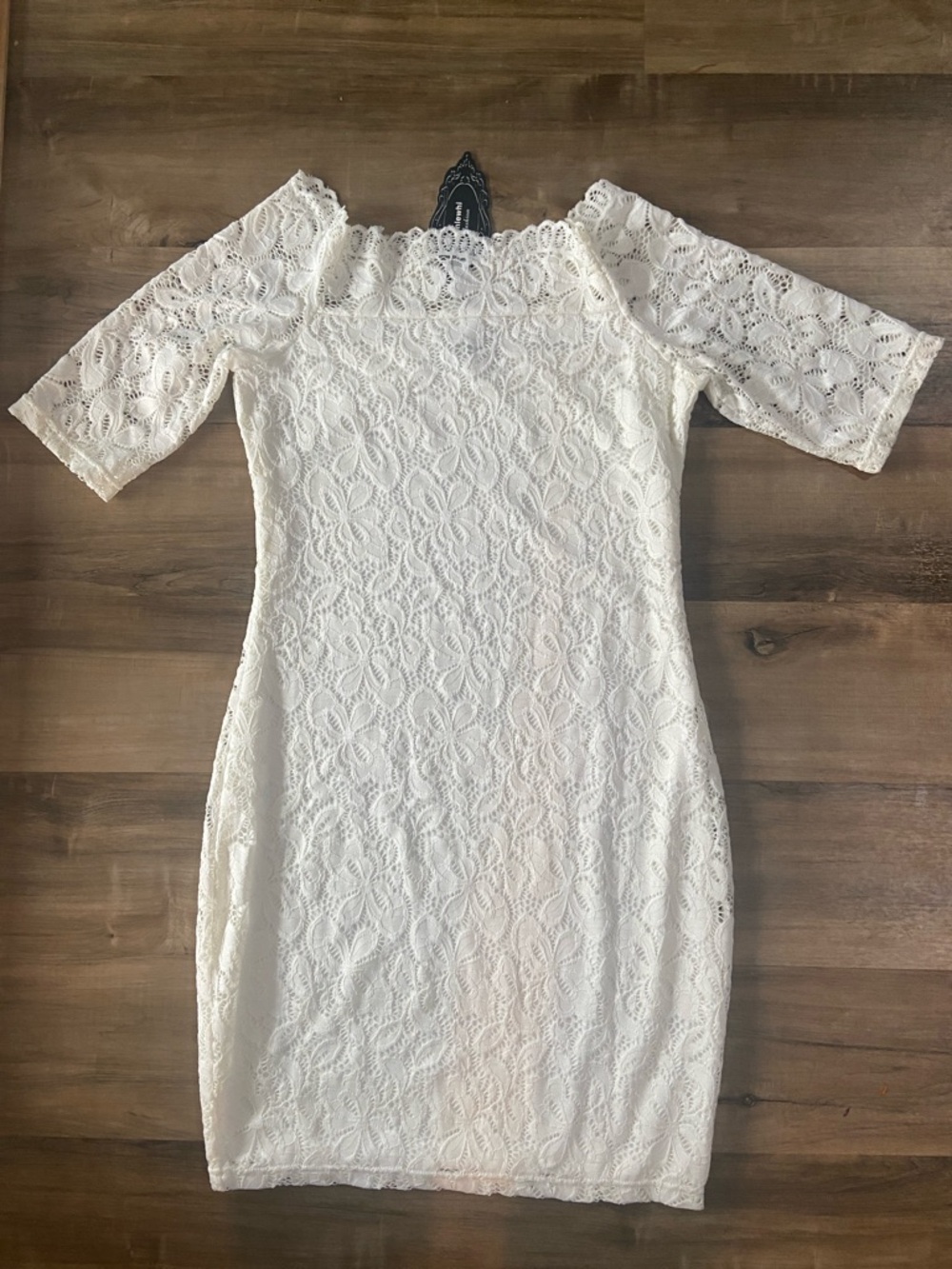 Elegant White Lace Off-Shoulder Dress - Picture 3 of 10